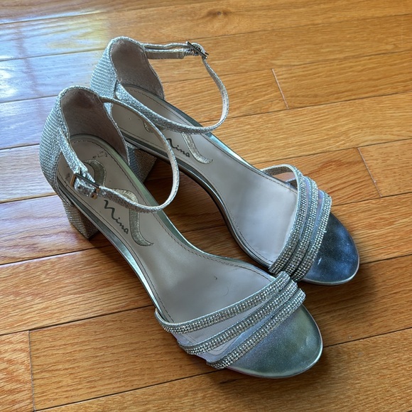 Nina Nagida Silver Metallic Textured Block-heel sandal size 8M - Picture 9 of 14